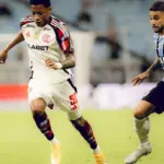 Em momentos distintos, Flamengo e Grêmio se enfrentam no Maracanã