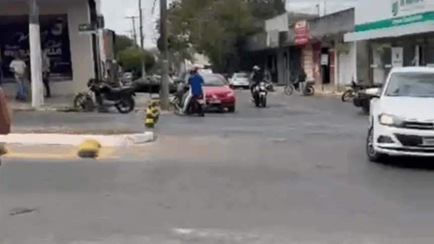 Grave acidente entre motos deixa dois feridos no Bairro Carrilho, em Goianésia Grave acidente entre motos deixa dois feridos no Bairro Carrilho, em Goianésia