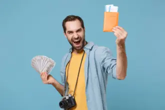 6 truques para aproveitar a queda do dólar e viajar gastando menos