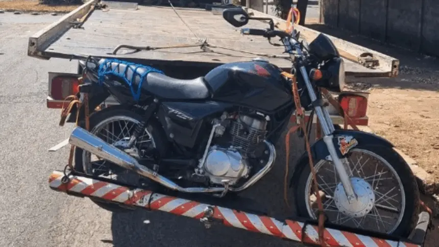 Motocicleta é apreendida após manobra perigosa no Setor Sul de Goianésia Motocicleta é apreendida após manobra perigosa no Setor Sul de Goianésia