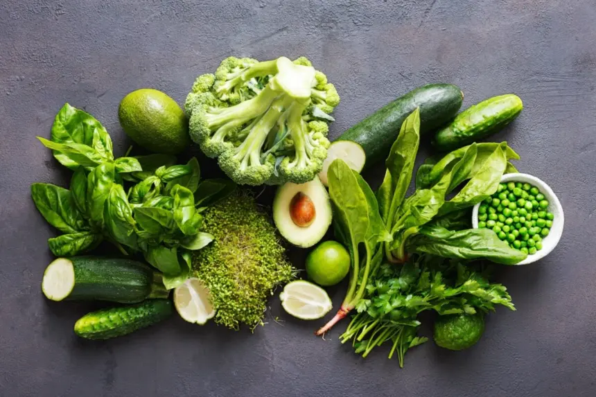 8 vegetais verdes-escuros que ajudam a prevenir doenças