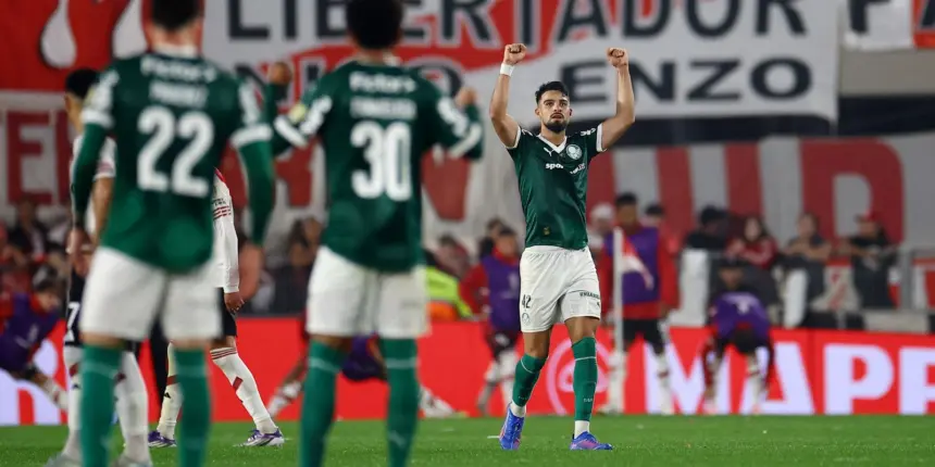 Palmeiras supera pressão e derrota River no Monumental de Núñez Palmeiras supera pressão e derrota River no Monumental de Núñez
