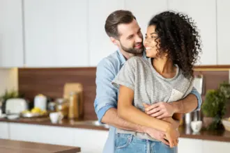 3 simpatias simples para apimentar a relação amorosa