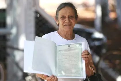 Mais de mil famílias recebem documento das casas a custo zero – Portal Goiás