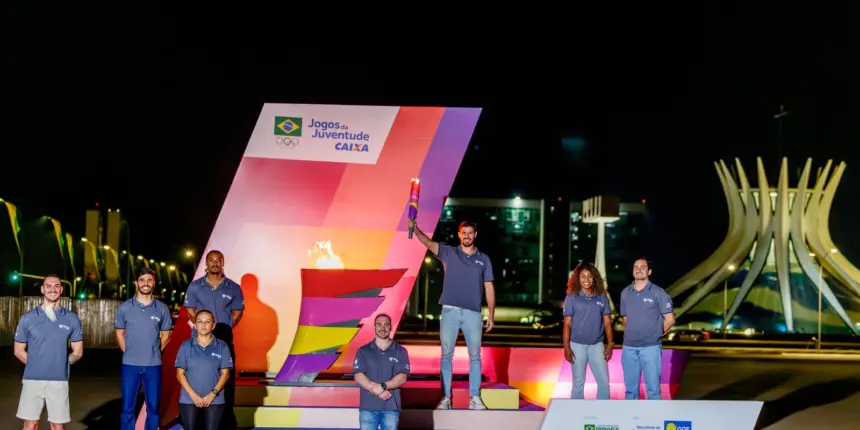 Jogos da Juventude são abertos oficialmente com acendimento da pira Jogos da Juventude são abertos oficialmente com acendimento da pira