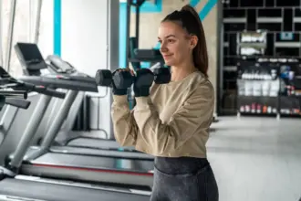 6 dicas para mulheres iniciantes no treino de força e na musculação