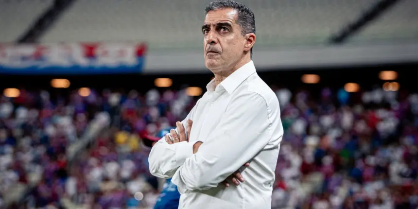 Fortaleza anuncia saída do técnico português Renato Paiva