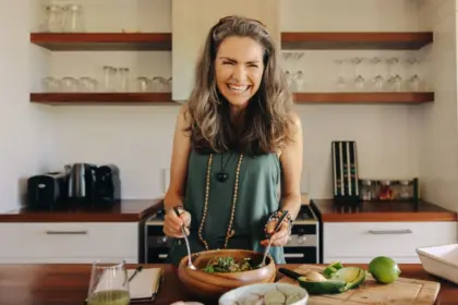 4 dietas para melhorar a saúde durante a menopausa
