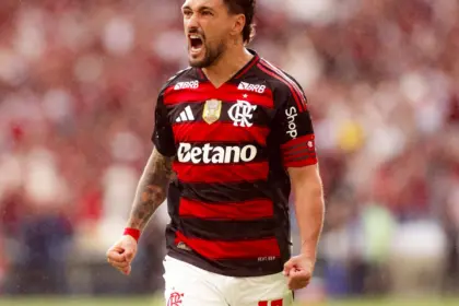 Arrascaeta é o craque do Prêmio Brasileirão 2025