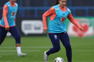 Meio-campista Angelina espera jogo difícil contra a Inglaterra