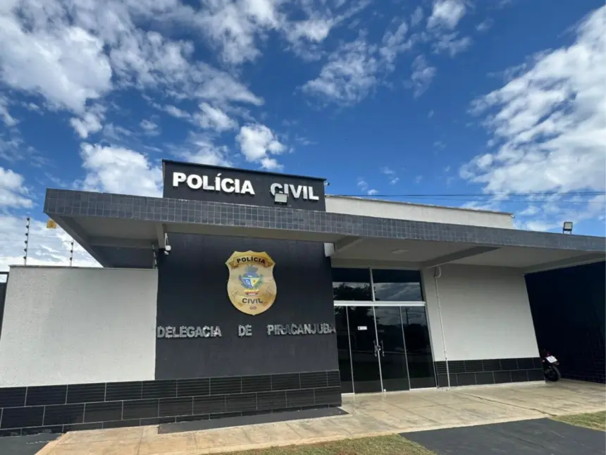 Polícia Civil e Polícia Penal, em ação conjunta, prendem homem investigado por roubo em Piracanjuba – Policia Civil do Estado de Goiás Polícia Civil e Polícia Penal, em ação conjunta, prendem homem investigado por roubo em Piracanjuba – Policia Civil do Estado de Goiás