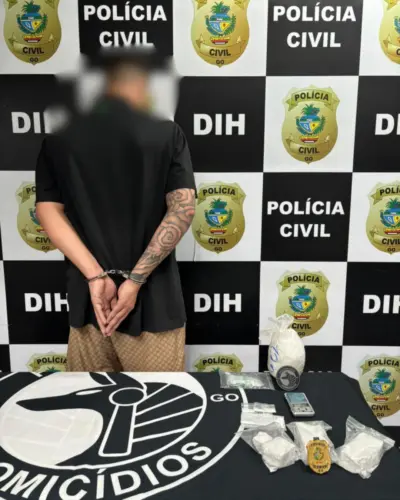 Polícia Civil prende homem por tráfico de drogas após denúncia anônima em Goiânia – Policia Civil do Estado de Goiás Polícia Civil prende homem por tráfico de drogas após denúncia anônima em Goiânia – Policia Civil do Estado de Goiás