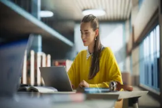 6 impactos da má postura na saúde e nos estudos