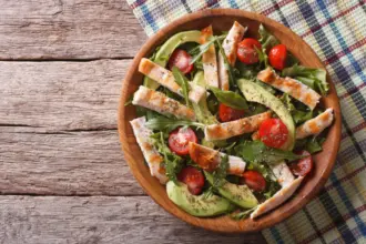 9 pratos leves e ricos em proteínas para o jantar