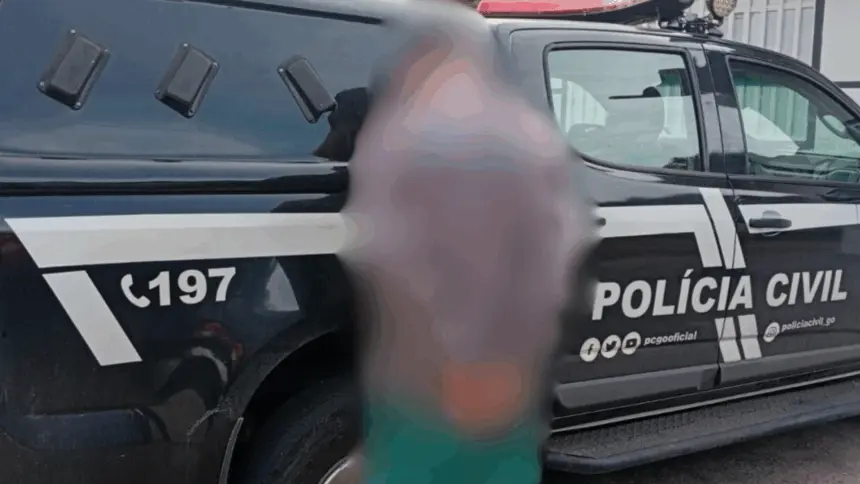 Homem mata porcos, envia vídeo ameaçando fazer a mesma coisa com companheira e acaba preso Homem mata porcos, envia vídeo ameaçando fazer a mesma coisa com companheira e acaba preso