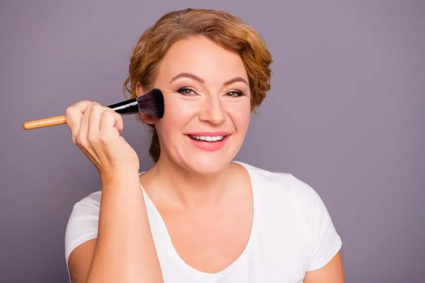 4 mitos e verdades do pó facial em peles maduras 4 mitos e verdades do pó facial em peles maduras