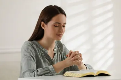 5 orações e salmos para afastar maus pensamentos e acalmar o coração