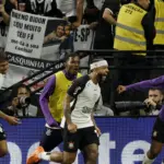 Depay e Yuri Alberto desequilibram e Corinthians vence Majestoso