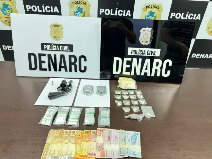 PCGO prende dupla em flagrante por tráfico de drogas e porte de arma em lava-jato utilizado como “boca de fumo” PCGO prende dupla em flagrante por tráfico de drogas e porte de arma em lava-jato utilizado como “boca de fumo”