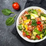 9 receitas de saladas detox para o jantar
