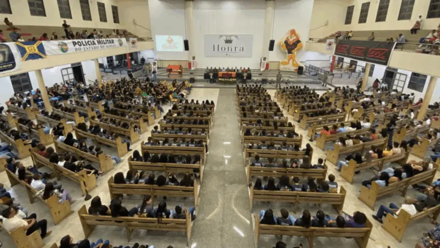 Polícia Militar realiza a formatura do Proerd 2025 reunindo mais 400 alunos Polícia Militar realiza a formatura do Proerd 2025 reunindo mais 400 alunos