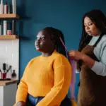 Veja como começar a empreender como trancista
