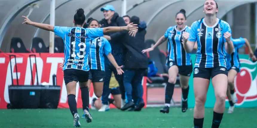 Com emoção, Grêmio e Flamengo avançam à final da Copinha Feminina Com emoção, Grêmio e Flamengo avançam à final da Copinha Feminina
