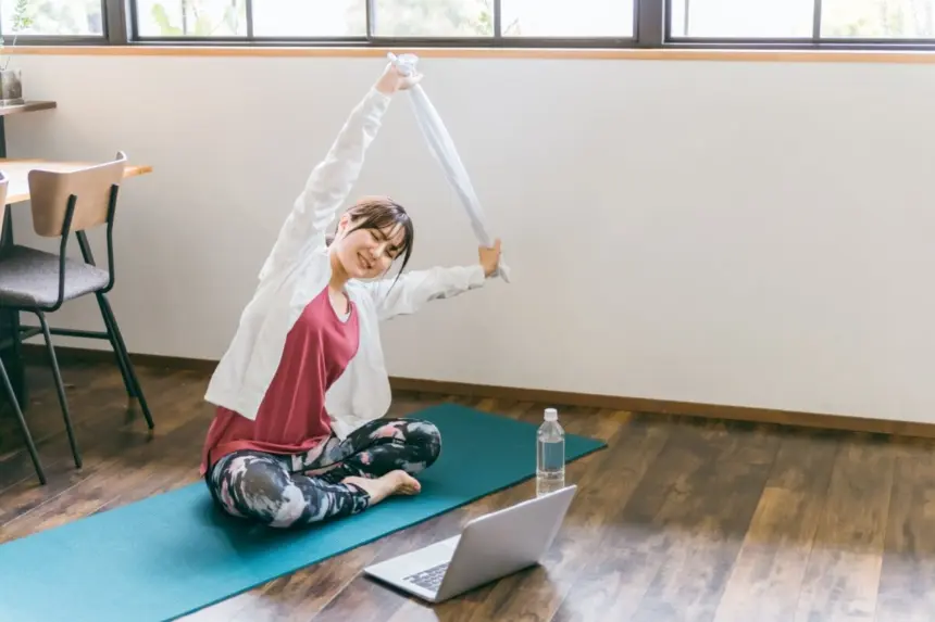 Pilates nas férias: 3 exercícios simples com miniband e toalha Pilates nas férias: 3 exercícios simples com miniband e toalha