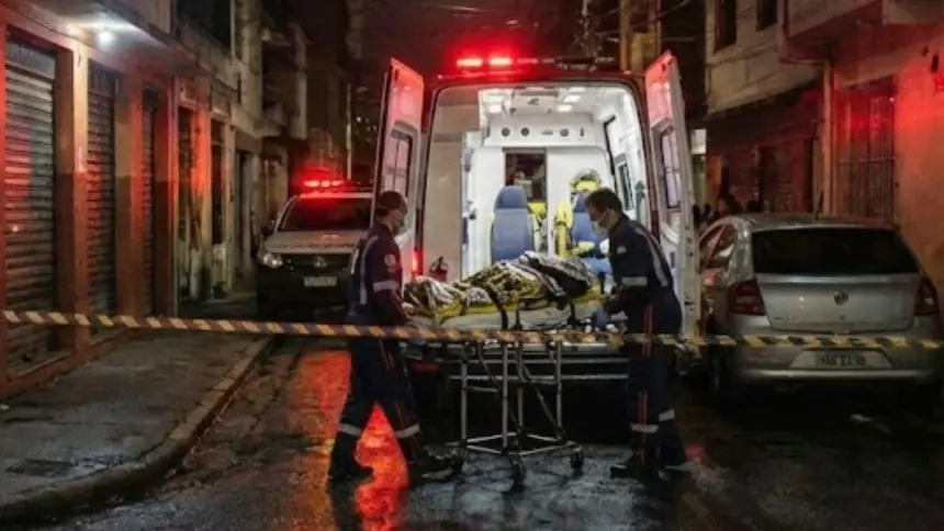 Homem é baleado na cabeça durante tentativa de homicídio em bar Homem é baleado na cabeça durante tentativa de homicídio em bar