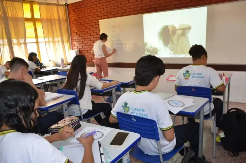 Governo anuncia reajuste de 5,4% para todos professores da rede estadual de ensino de Goiás Governo anuncia reajuste de 5,4% para todos professores da rede estadual de ensino de Goiás