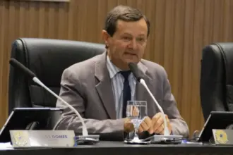 Vereador Gesmar da Silva solicita melhorias estruturais na Farmácia Municipal de Goianésia