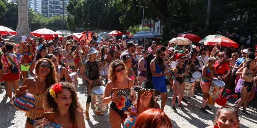 Rio registra cinco atendimentos por hora devido ao calor no carnaval Rio registra cinco atendimentos por hora devido ao calor no carnaval