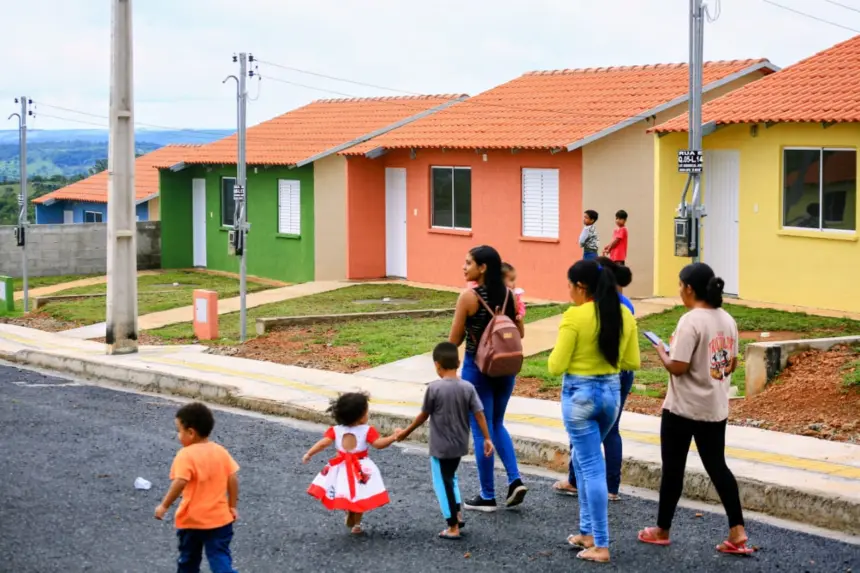 Novo Brasil recebe 50 casas a custo zero neste sábado Novo Brasil recebe 50 casas a custo zero neste sábado