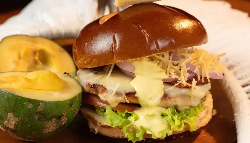 Hamburgueria de Goiânia aposta em sabores do Cerrado para receber turistas do MotoGP 2026 | ASN Goiás