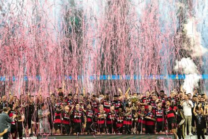 Flamengo vence Fluminense nos pênaltis e fatura tricampeonato carioca