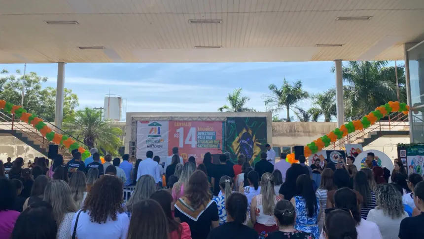 Prefeitura de Goianésia realiza entrega de benefícios do programa Educação que Faz História Prefeitura de Goianésia realiza entrega de benefícios do programa Educação que Faz História