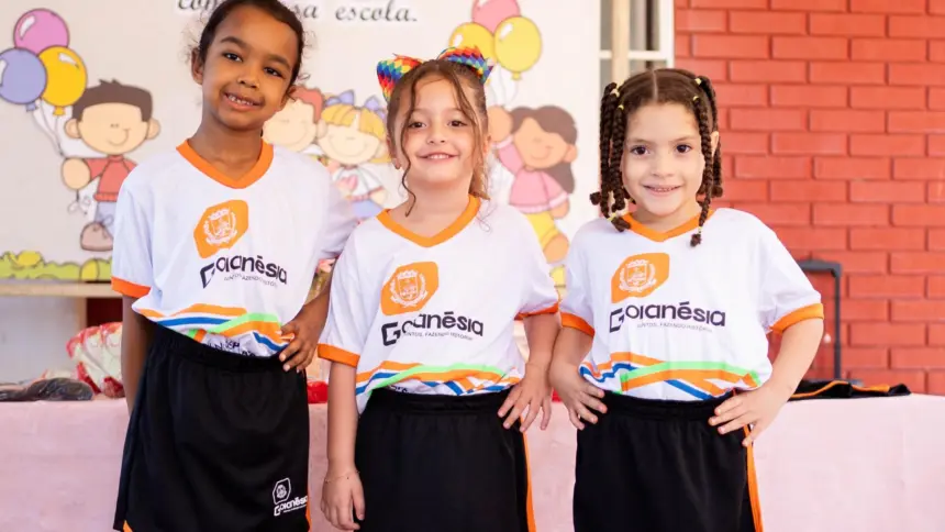 Mais de 24 mil uniformes começam a ser entregues aos alunos da rede municipal de Goianésia