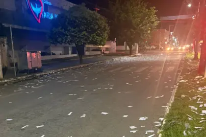 Mistério em Goianésia: papéis com dados bancários são espalhados em avenida
