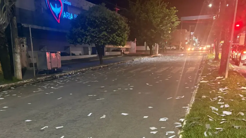 Mistério em Goianésia: papéis com dados bancários são espalhados em avenida Mistério em Goianésia: papéis com dados bancários são espalhados em avenida