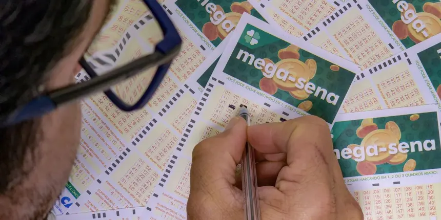 Mega-Sena sorteia prêmio acumulado em R$ 10 milhões neste sábado Mega-Sena sorteia prêmio acumulado em R$ 10 milhões neste sábado
