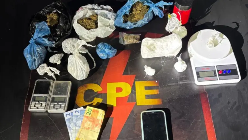 CPE apreende mais de 1 kg de drogas em Goianésia e suspeito acaba preso CPE apreende mais de 1 kg de drogas em Goianésia e suspeito acaba preso