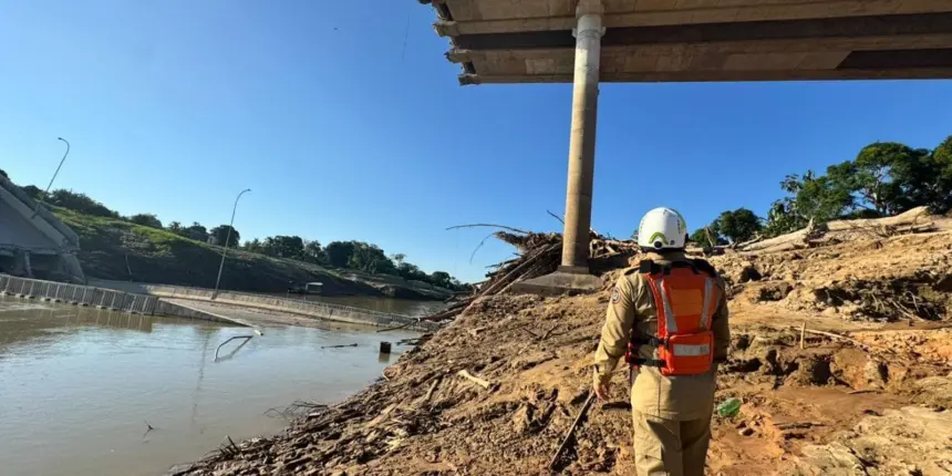 Ponte de R$ 36 milhões desaba e deixa quatro feridos no Acre Ponte de R$ 36 milhões desaba e deixa quatro feridos no Acre
