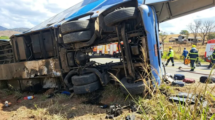 Acidente grave na GO-110 em Luziânia resulta em oito mortes