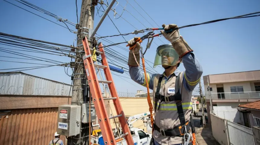 Equatorial Goiás agenda manutenção e 15 bairros enfrentam interrupção de energia
