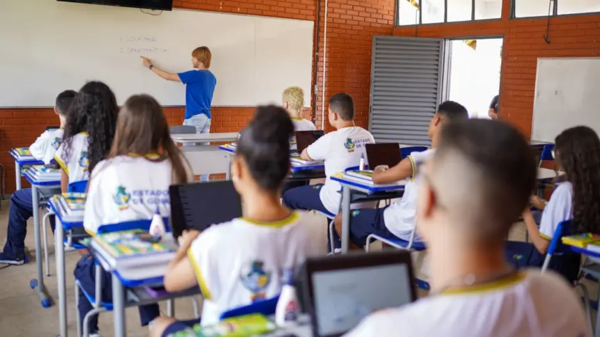 Professores da rede estadual recebem progressão na carreira