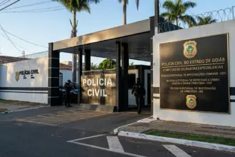 Apreensão de celular com Dannilo Proto altera custódia de policiais presos em Goiás