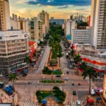 Avenida Goiás e o traçado histórico que conecta o poder à ferrovia em Goiânia