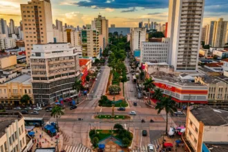 Avenida Goiás e o traçado histórico que conecta o poder à ferrovia em Goiânia