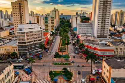 Avenida Goiás e o traçado histórico que conecta o poder à ferrovia em Goiânia