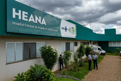 Briga entre jovens termina com dois homens esfaqueados em Anápolis